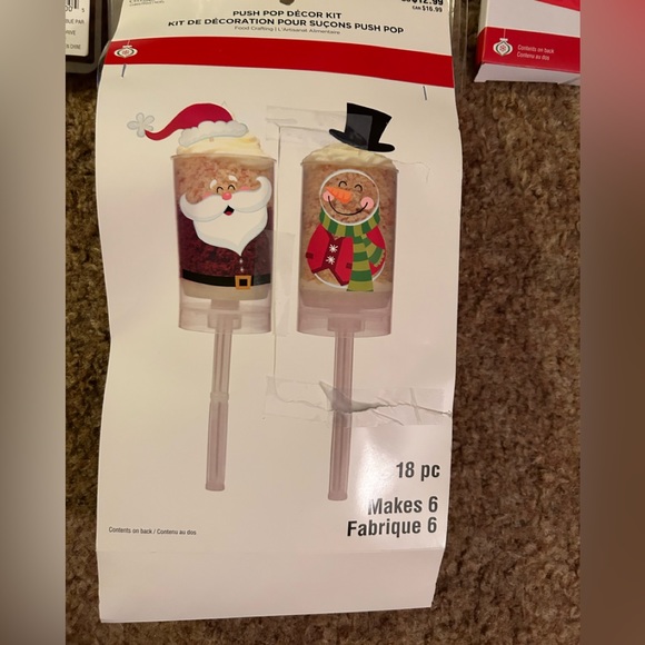 Lot of Holiday Candy chocolate molds, coin and push pop decor kits - Picture 3 of 4